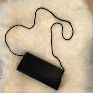 Black clutch